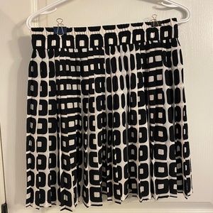 Black & white pleated skirt